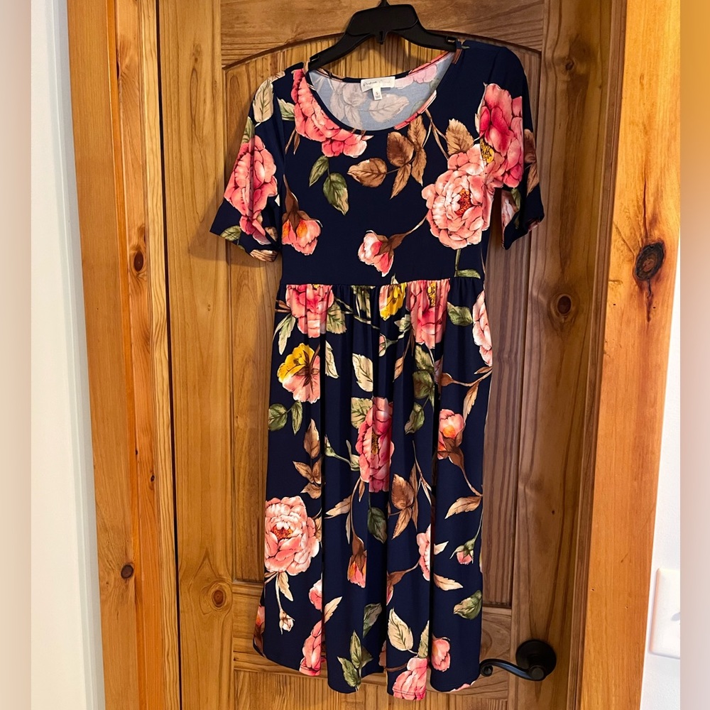 Beautiful navy blue floral dress. Size small